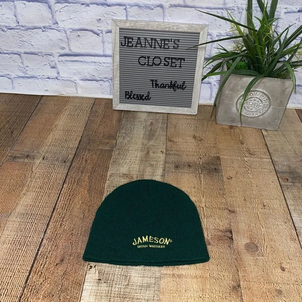 Jameson Irish Whiskey Knit Cap. 
Pre owned good condition 
One size